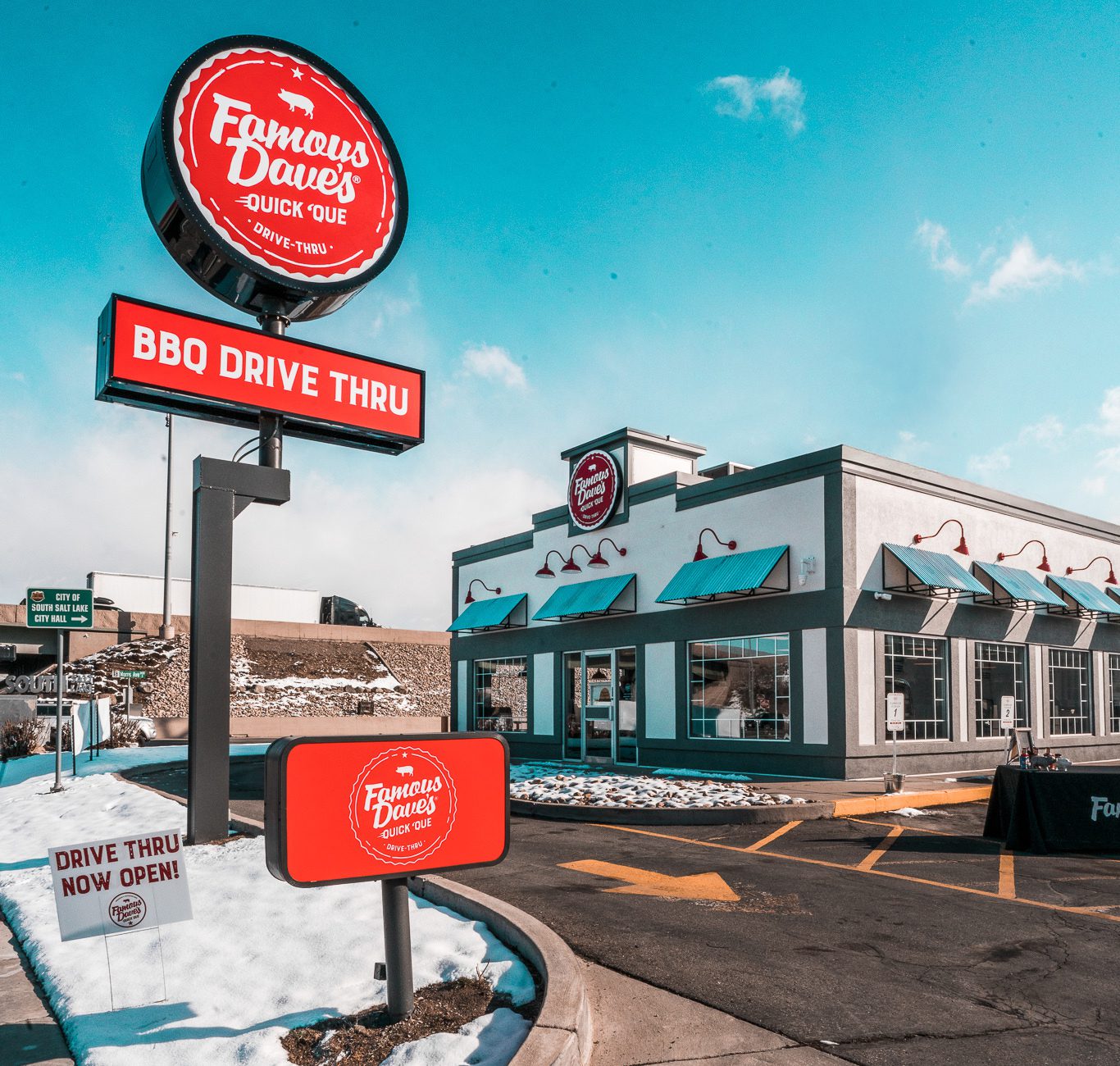 FamousDaves_02 famous daves drive through